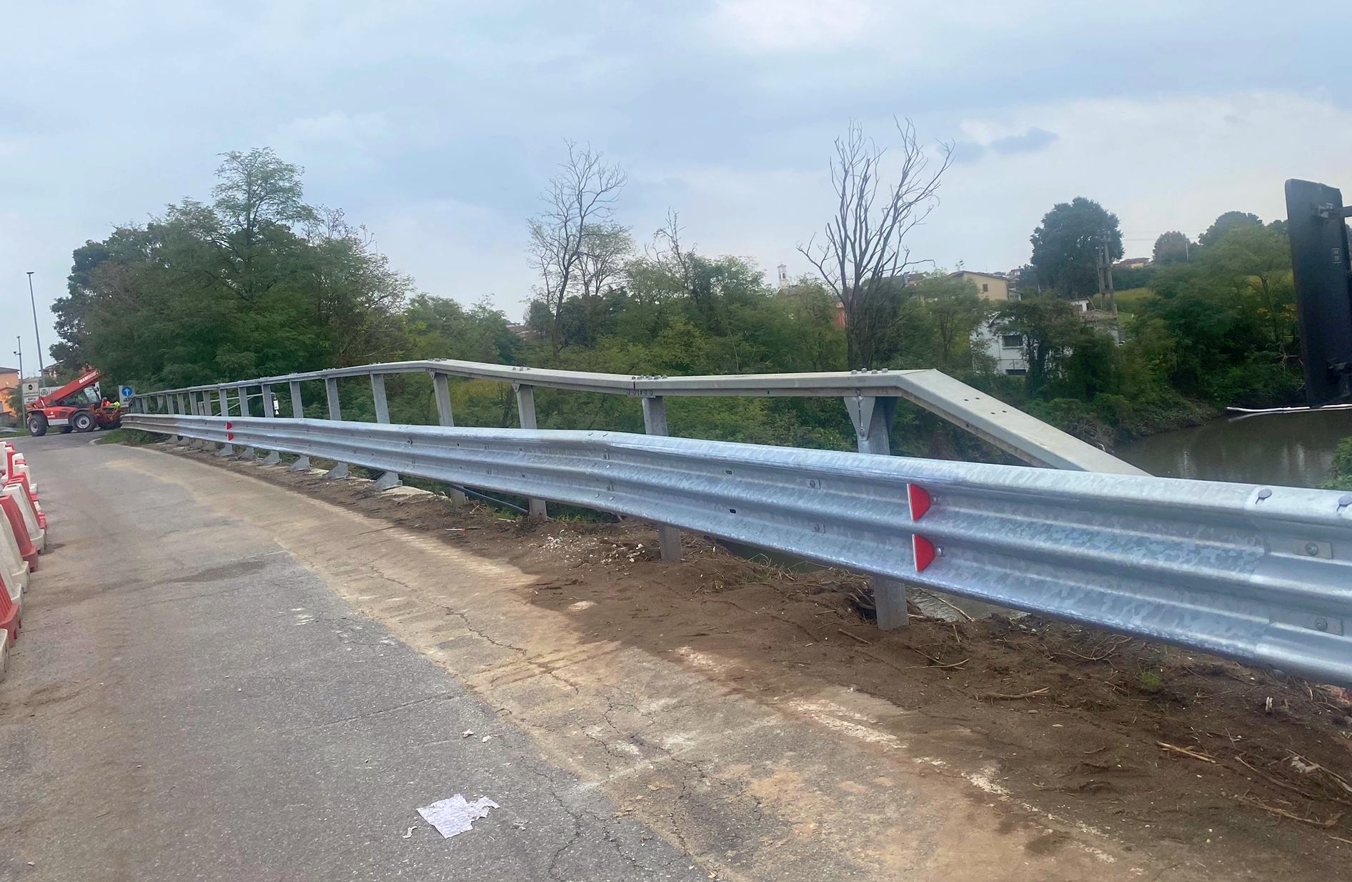 Terminati i lavori di ripristino delle barriere del ponte sull'Olona SPexSS 235 